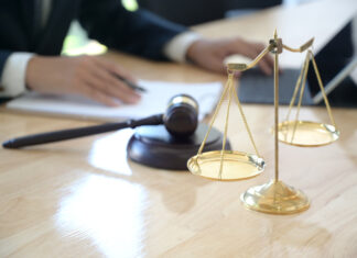 Lawyer vs Barrister: Understanding the Key Differences Lawyer vs Barrister